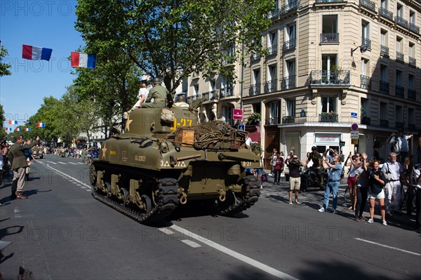 Défilé de commémoration du 75e anniversaire de la Libération de Paris, avenue du Général Leclerc