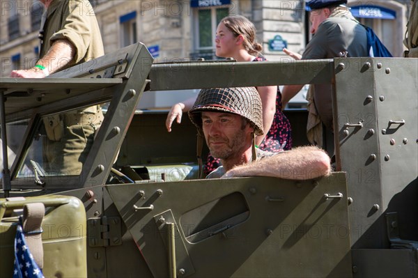 Défilé de commémoration du 75e anniversaire de la Libération de Paris, avenue du Général Leclerc