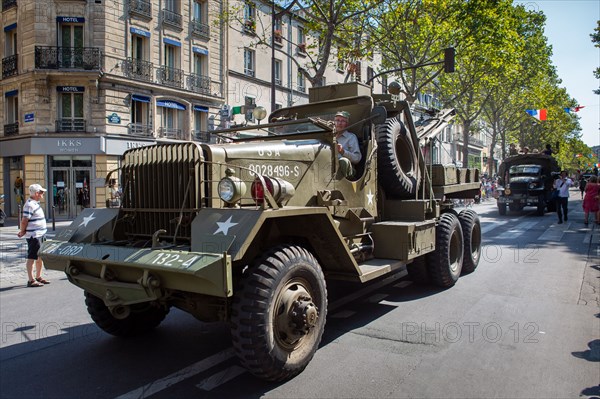 Défilé de commémoration du 75e anniversaire de la Libération de Paris, avenue du Général Leclerc