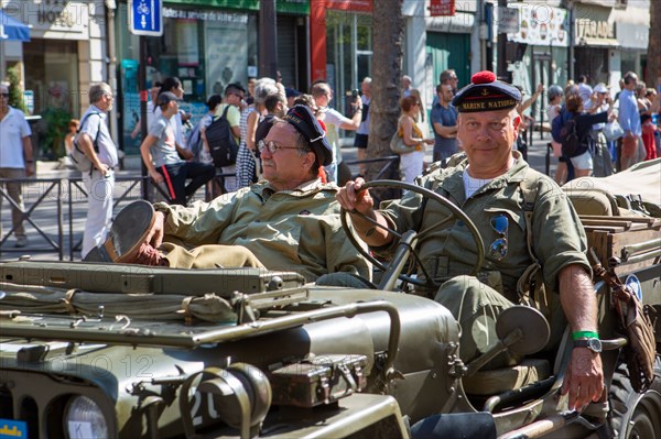 Défilé de commémoration du 75e anniversaire de la Libération de Paris, avenue du Général Leclerc