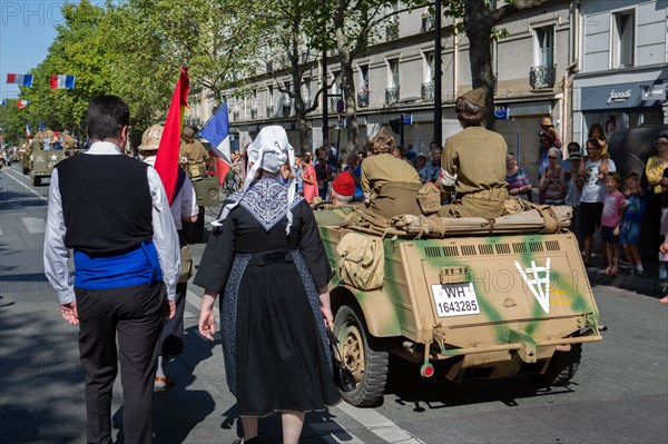 Défilé de commémoration du 75e anniversaire de la Libération de Paris, avenue du Général Leclerc