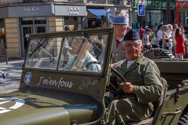 Défilé de commémoration du 75e anniversaire de la Libération de Paris, avenue du Général Leclerc