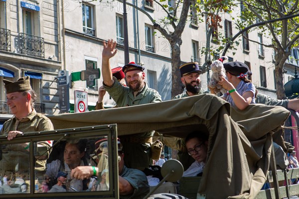 Défilé de commémoration du 75e anniversaire de la Libération de Paris, avenue du Général Leclerc