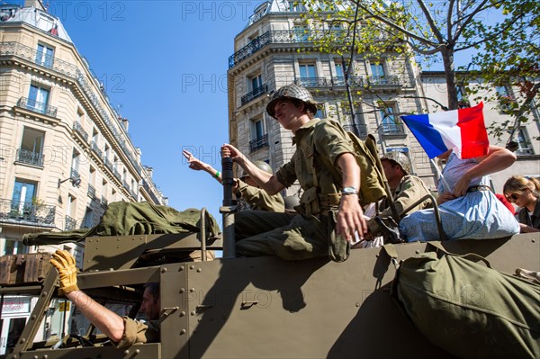 Défilé de commémoration du 75e anniversaire de la Libération de Paris, avenue du Général Leclerc