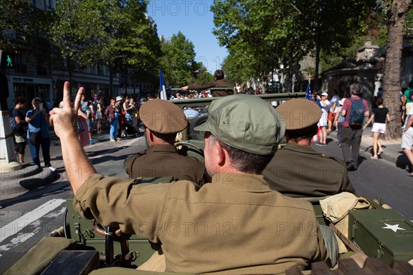 Défilé de commémoration du 75e anniversaire de la Libération de Paris, avenue du Général Leclerc