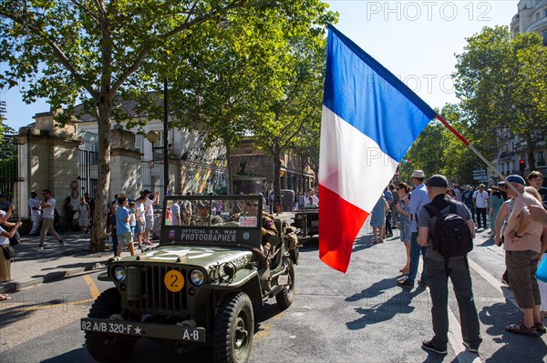 Défilé de commémoration du 75e anniversaire de la Libération de Paris, avenue du Général Leclerc