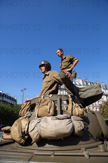 Défilé de commémoration du 75e anniversaire de la Libération de Paris, avenue du Général Leclerc