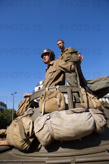 Défilé de commémoration du 75e anniversaire de la Libération de Paris, avenue du Général Leclerc