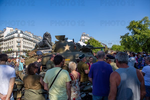 Défilé de commémoration du 75e anniversaire de la Libération de Paris, avenue du Général Leclerc