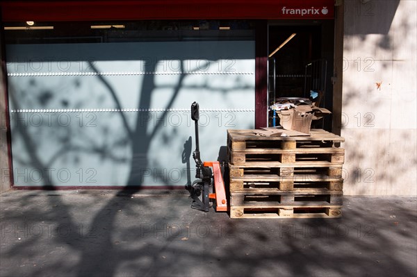 Paris, avenue du Maine