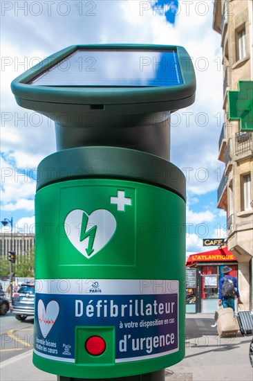 Défibrilateur d'urgence de rue