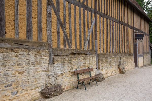 Château de Crèvecoeur, Fondation Schlumberger, à Crèvecoeur-en-Auge