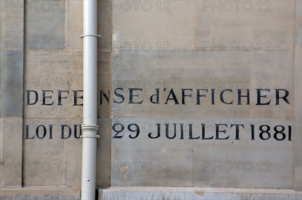 Paris, graffiti on a wall that reads 'Défense d'afficher'