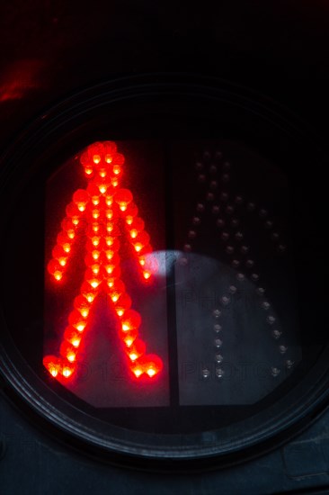 Paris, feu piéton rouge