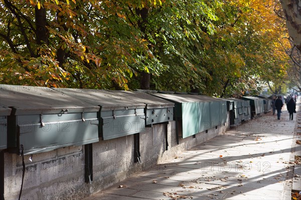 Paris, French second-hand book sellers (bouquinistes) sur les quais