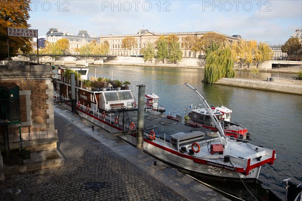 Péniche des Sapeurs Pompiers de Paris