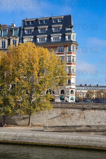 Paris, Quai des Orfèvres, building by Henri Sauvage