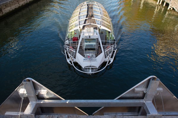 Paris, Batobus boat service