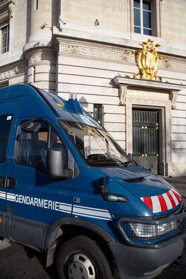 Paris, véhicule de Gendarmerie