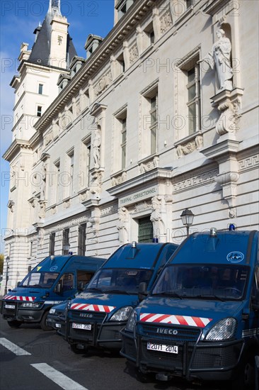 Paris, véhicules de Gendarmerie