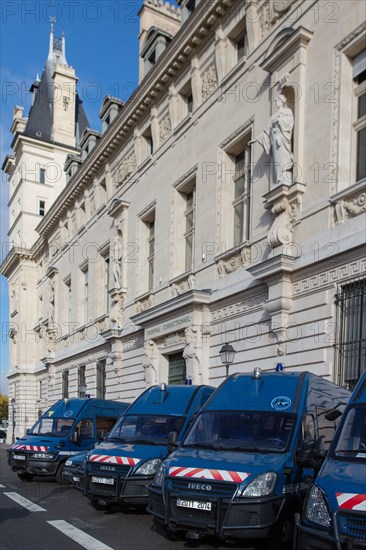 Paris, véhicules de Gendarmerie