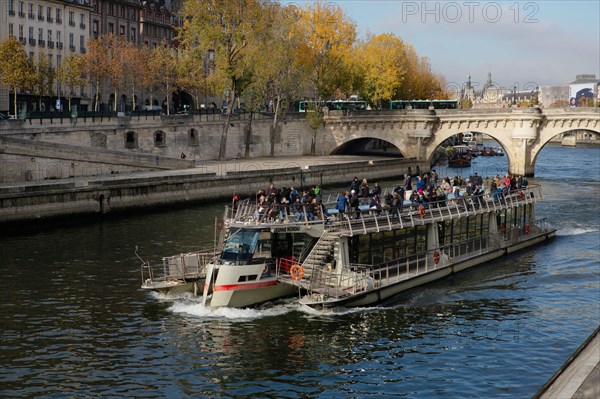 Paris, bateau mouche