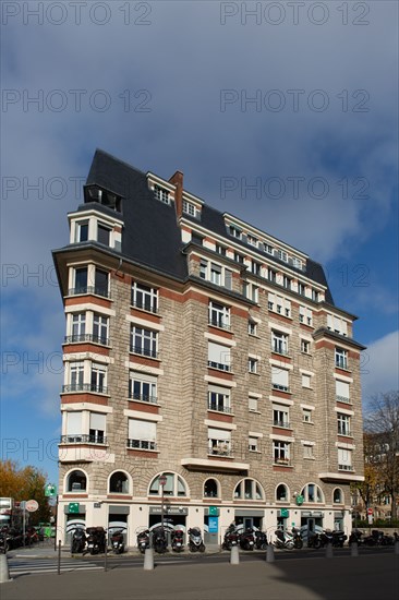 Paris, Quai des Orfèvres, building by Henri Sauvage