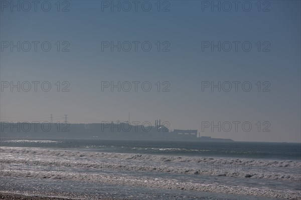 Biville (Manche), vue sur la centrale nucléaire de Flamanville