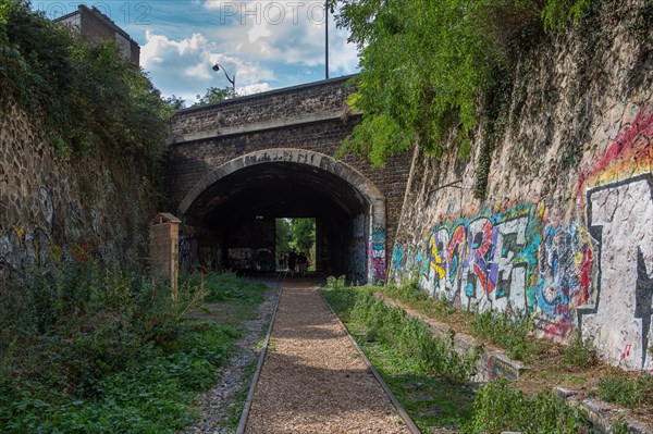 Paris, Petite Ceinture en la gare du Poinçon et la rue Didot