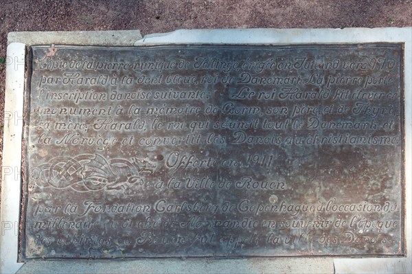 Rouen (Seine Maritime), plaque du monument hommage au millénaire de la conquête normande en 911