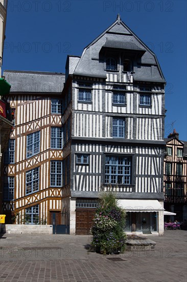 Rouen (Seine Maritime), maison à pans de bois de la place Barthélémy