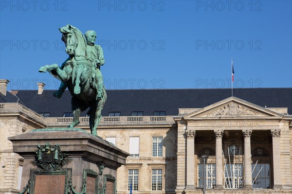 Rouen (Seine Maritime), Hôtel de Ville et statue équestre de Napoléon