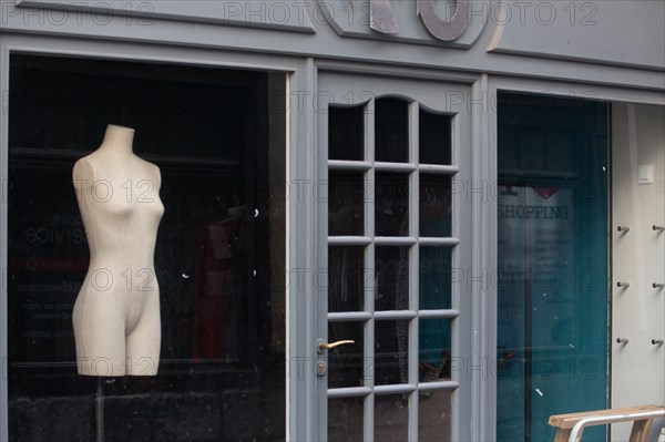 Rouen (Seine Maritime), closed ready-to-wear shop