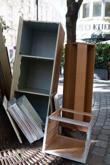 Paris, bulky waste on the pavement