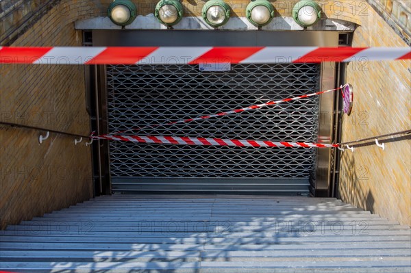 Paris, Pasteur metro station closed on strike day