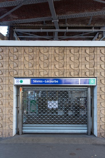 Paris, Sèvres-Lecourbe metro station closed on strike day