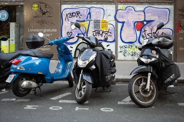 Paris, stationnement de deux roues