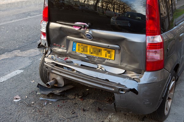 Paris, voiture accidentée