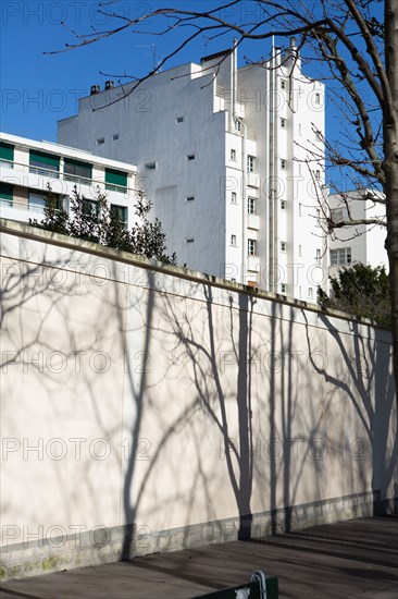 Paris, projected shadow