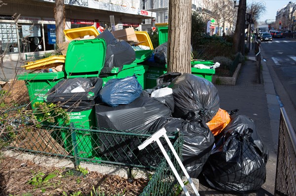 Paris, garbage piling up