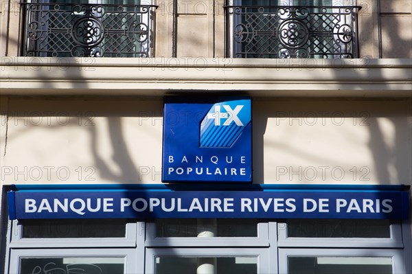 Paris, enseigne de la Banque Populaire Rives de Paris