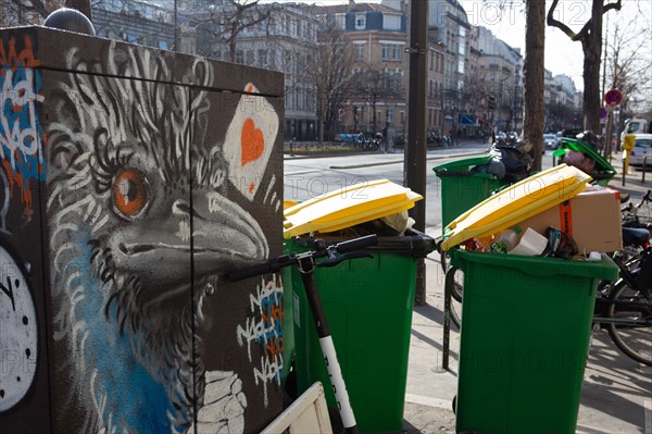 Paris, poubelles qui débordent