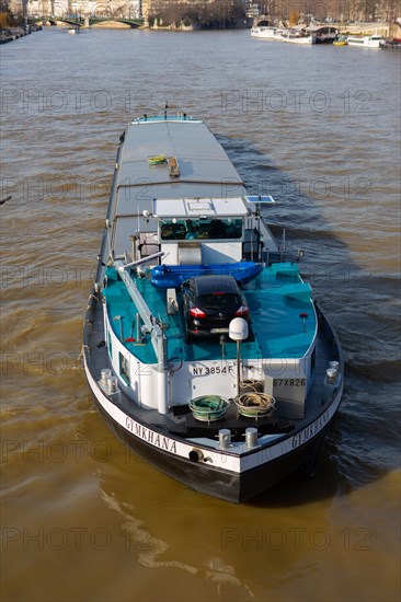 Paris, péniche sur la Seine