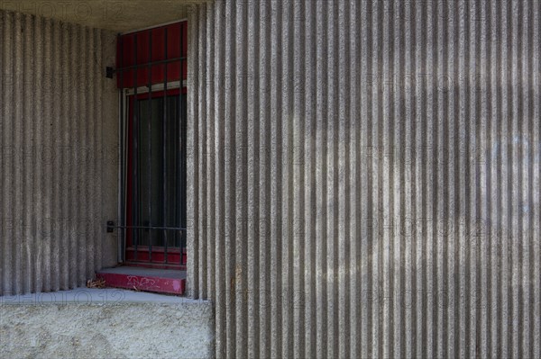 Paris, mur et fenêtre d'une façade