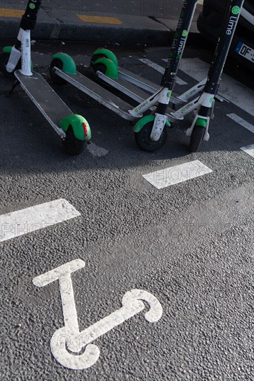 Paris, emplacement de stationnement pour trottinettes