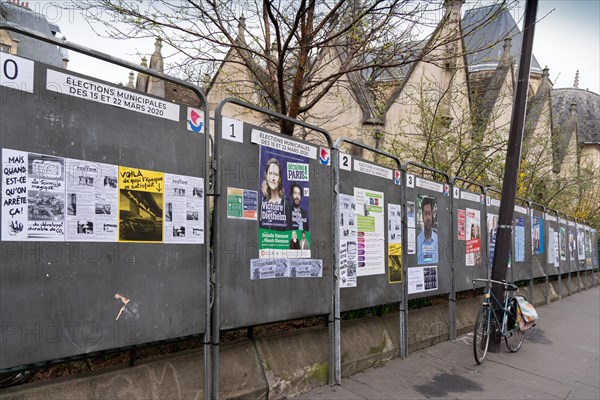 Paris, panneaux électoraux