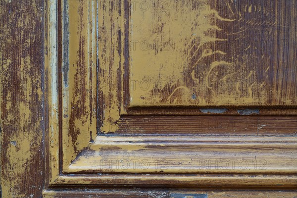 Paris, détail d’une porte patinée