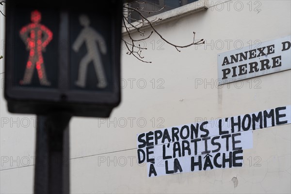 Paris, poster informing people of the violence against women