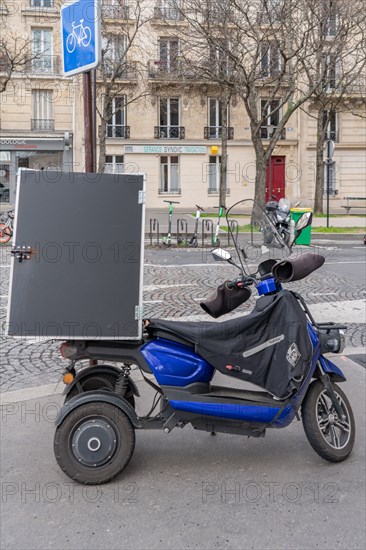 Paris, scooter de livraison