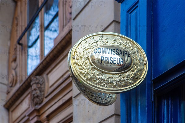 Paris, enseigne de commissaire priseur